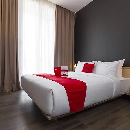 Reddoorz Plus Near Perbanas Yakarta Exterior foto