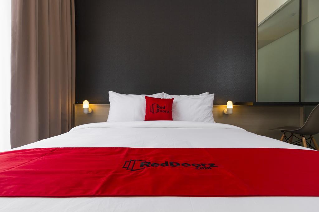 Reddoorz Plus Near Perbanas Yakarta Exterior foto