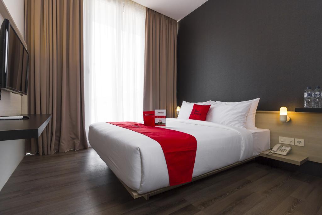 Reddoorz Plus Near Perbanas Yakarta Exterior foto