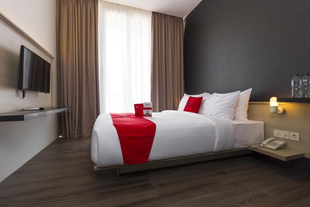 Reddoorz Plus Near Perbanas Yakarta Exterior foto