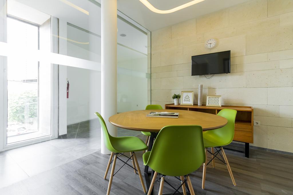 Reddoorz Plus Near Perbanas Yakarta Exterior foto